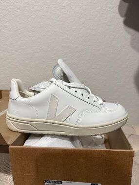 Veja V-12 leather Sneakers